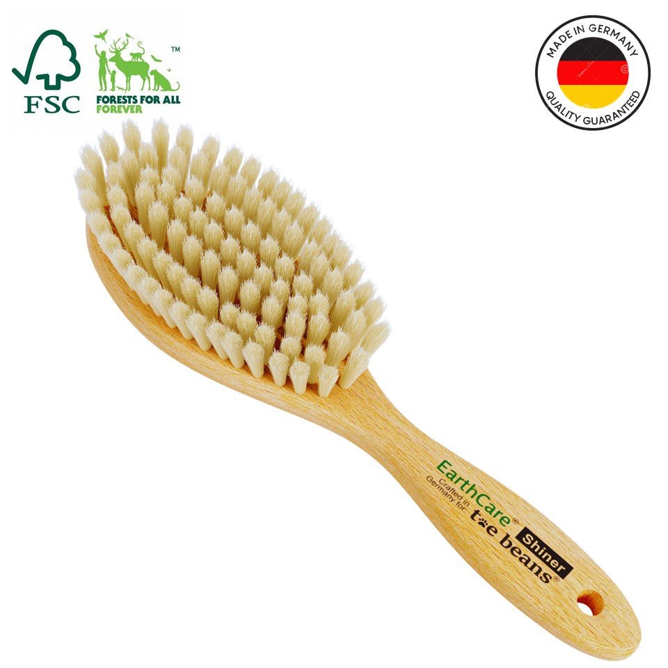 Cat Brush with tampico fiber bristles, made in Germany for Toe beans