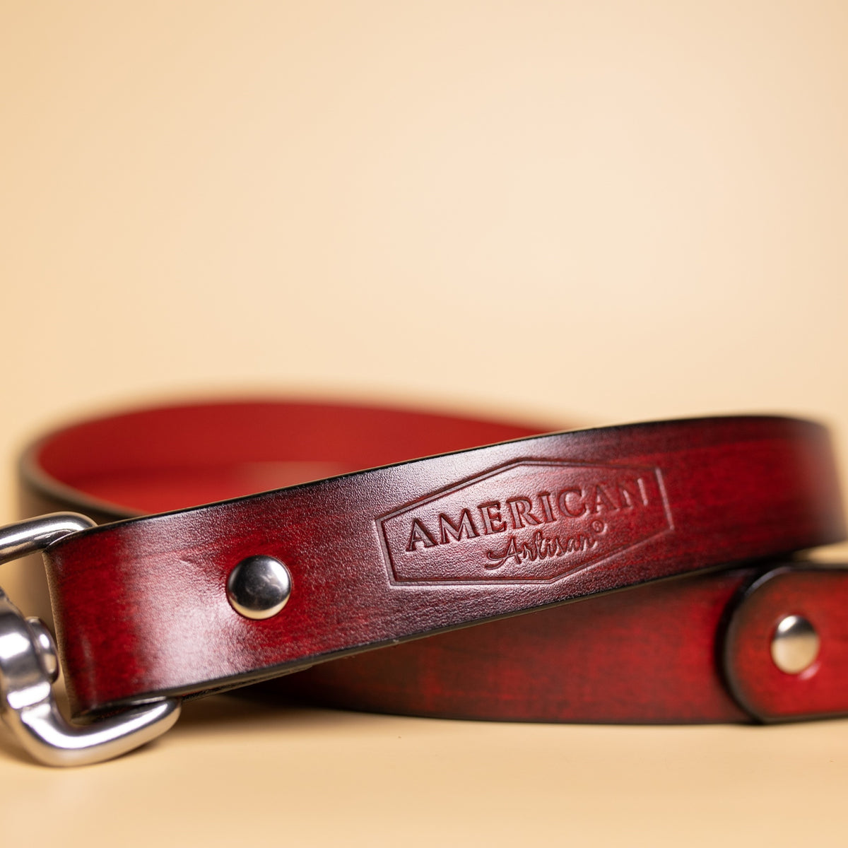 Leather dog leash made in the USA by American Artisan and Toe beans