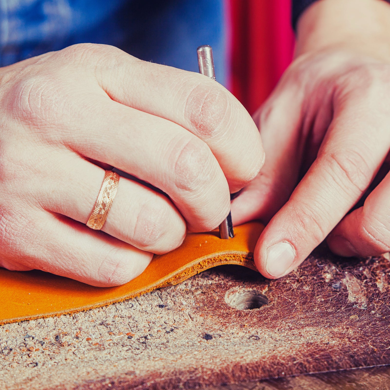 leather dog leash making by toe beans