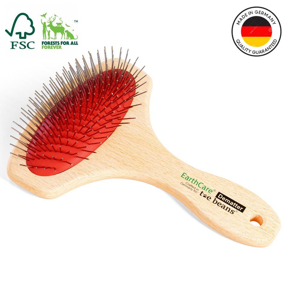 Dog brush with pin bristles, made in Germany for toe beans